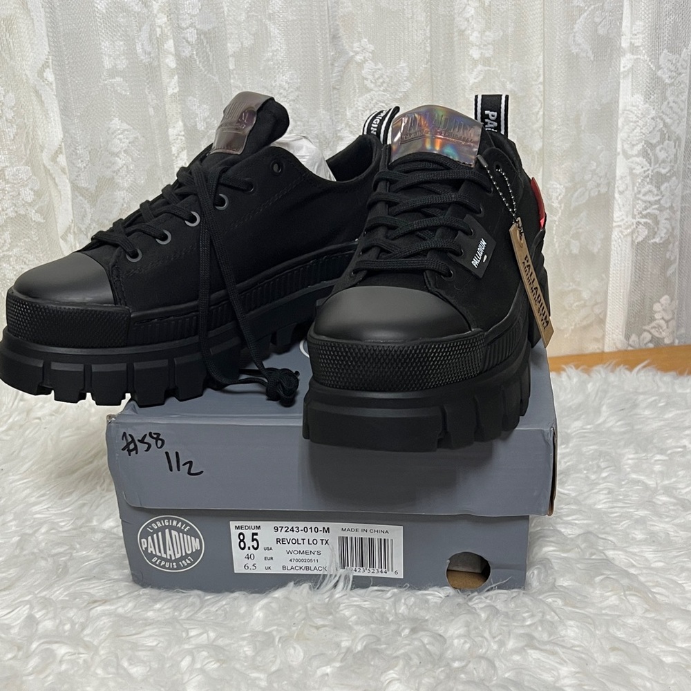 “Palladium” Revolt LO TX Black  (8.5) Black - Picture 9 of 9